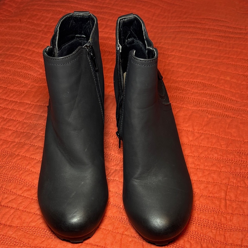 Natural Reflections Black Ankle Booties